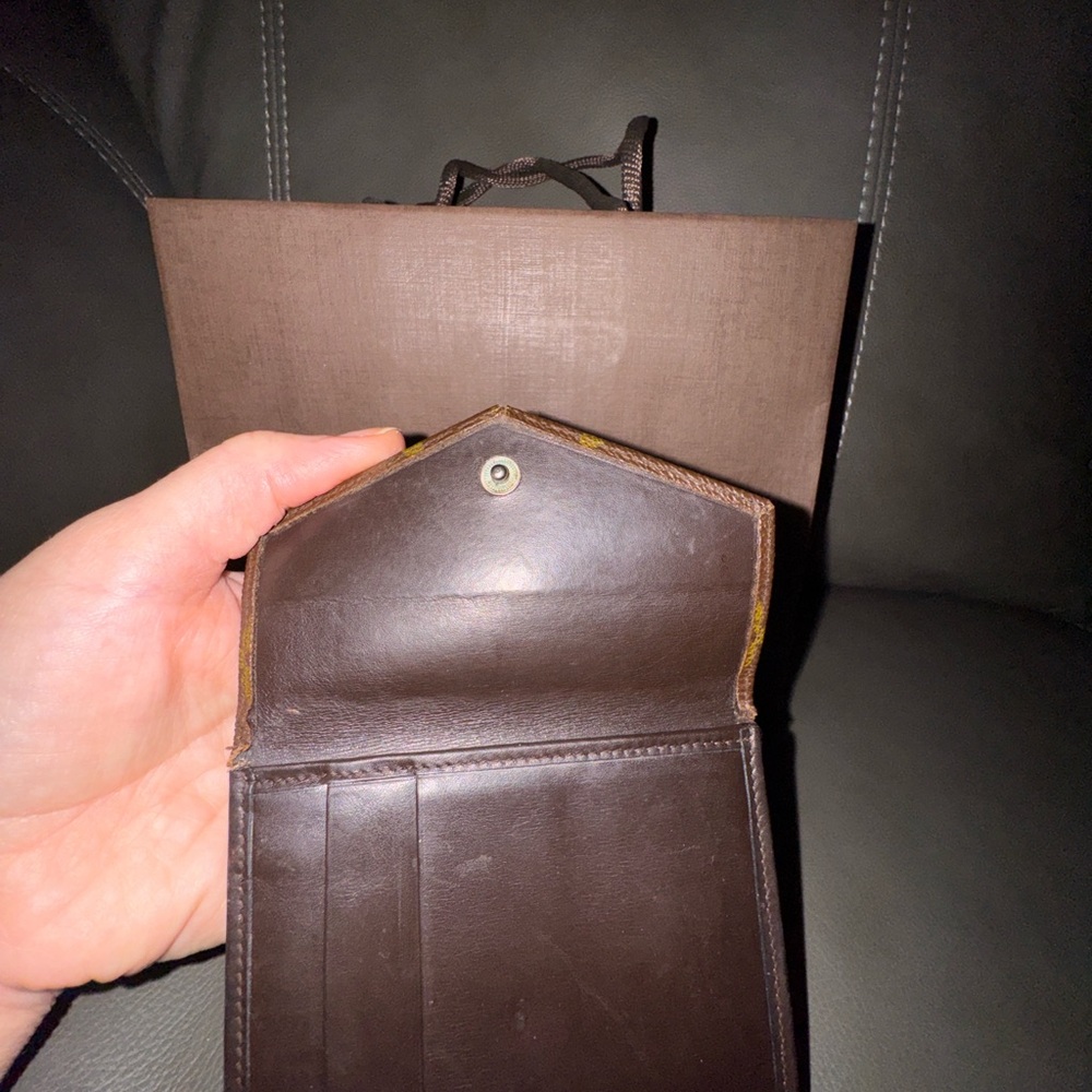 Louis Vuitton Classic Monogram Vintage Wallet. with authentic dust bag & bag! 🤎 - Picture 7 of 13